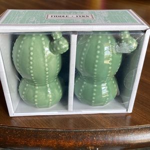 NEW IN BOX CACTUS SALT& PEPPER SHAKER SET